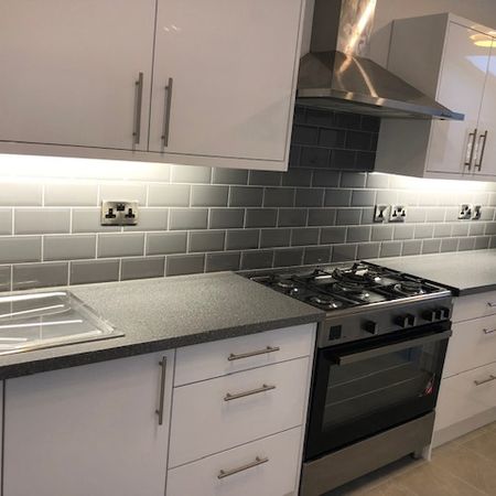 7 Bed Terraced House, Whitby Road, M14 - Photo 3