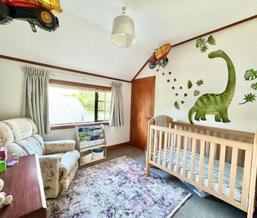 Spacious 4 Bedroom Family Home + External office - Photo 5