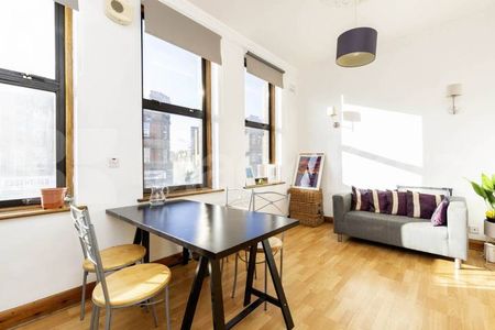 Two double bedrooms modern kitchen spacious lounge & mins to tube and shops - Photo 4