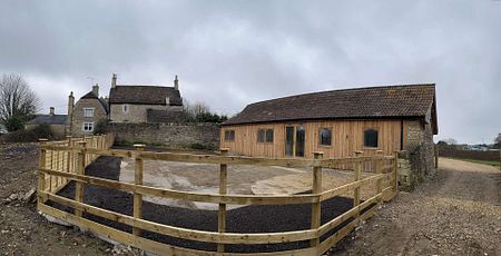 Barn conversion situated on the edge of Corsham. - Photo 3