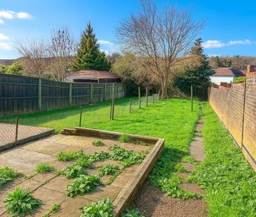 4 bedroom semi-detached house to rent - Photo 2