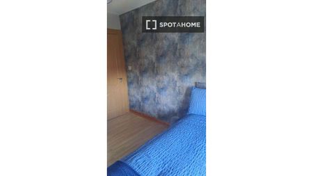 Room in shared 4-bedroom flat for rent in Drumfinn, Dublin - Photo 3