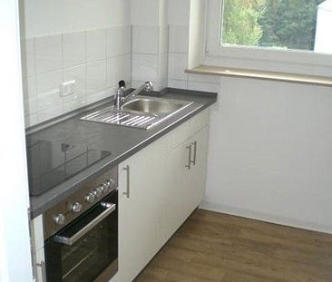 Wer will mich!? Günstig geschnittene 3-Zimmer-Wohnung mit zwei Balkone. - Photo 3