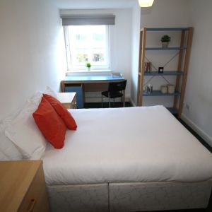 2 Bedroom Apartment - Photo 2