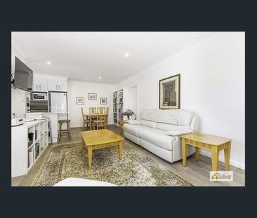 Neat, tidy and modern 2 bedroom unit, Situated in a small complex o... - Photo 1