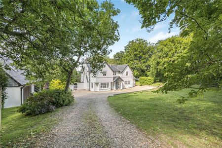 A comfortable and stylish five bedroom family home with wonderful views over the Stonor Valley, offering a maintained garden and is situated within close proximity of Henley-on-Thames. - Photo 5