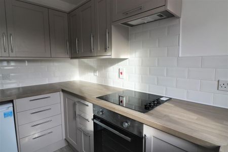 2 bedroom semi-detached house to rent - Photo 3