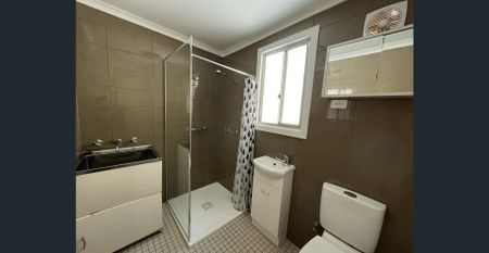 Central unit overlooking CBD - Photo 3