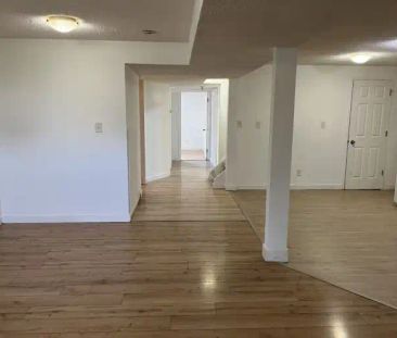 BRIGHT AND HUGE 2 BEDROOMS, LOTS OF WINDOWS, HUGE PARKING | 39 Aber... - Photo 1