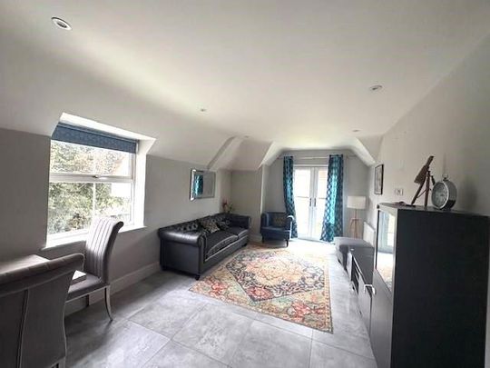 2 bed flat to rent in Bushey Hall Road, Bushey, WD23 - Photo 1