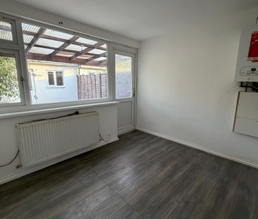 4 bedroom semi-detached house to rent - Photo 1