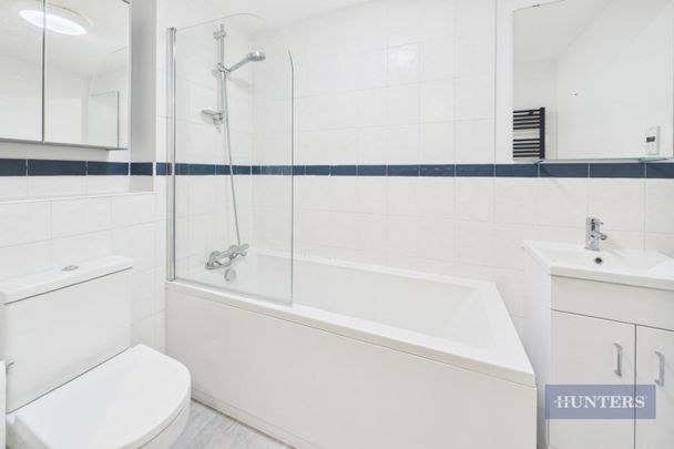 2 bedroom Flat To Let - Photo 1