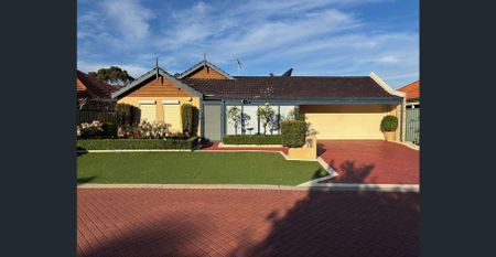 NEAT & TIDY FAMILY HOME! - Photo 3