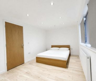 4 bedroom semi-detached house to rent - Photo 5