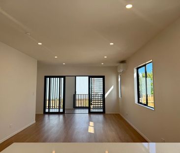 Brand new 4-bedroom modern three-story townhouse - Photo 2