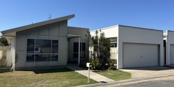 3 bedroom home in popular Estate - Photo 3