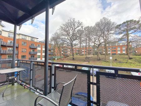 Comet House, Wallis Square, Farnborough, GU14 - Photo 3