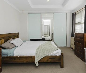Spacious Rear Townhouse in Belmont - Style, Space & Convenience - Photo 2