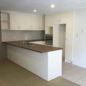 Modern Two Bedroom Villa - Photo 2