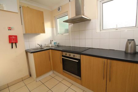 1 bedroom in a house share to rent - Photo 4