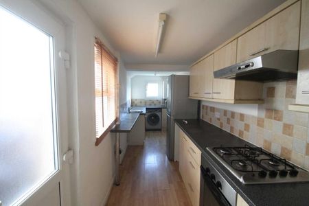 2 bedroom terraced house to rent - Photo 3