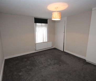 1 bedroom Terraced House to let - Photo 2