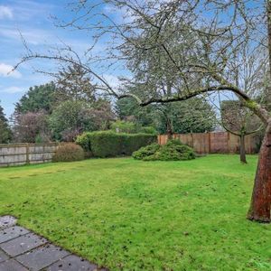 5 bedroom detached house to rent - Photo 2