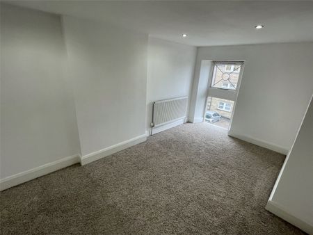 Clare Hall, Halifax, HX1 - Photo 4