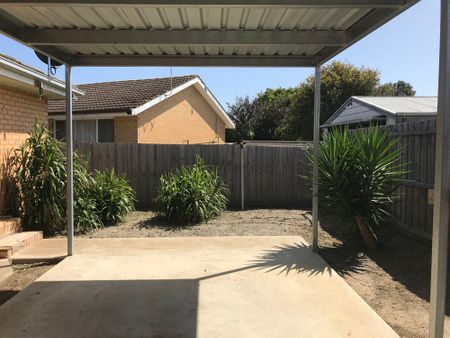 LOW MAINTENANCE THREE BEDROOM HOME - Photo 4