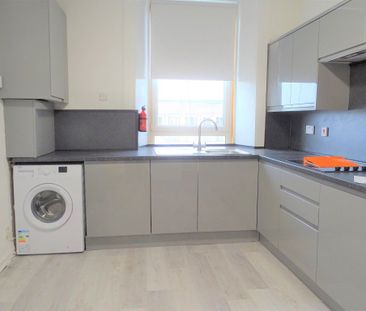 To Let 1 Bed Flat - Photo 1
