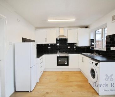 2 bedroom semi-detached house to rent - Photo 6