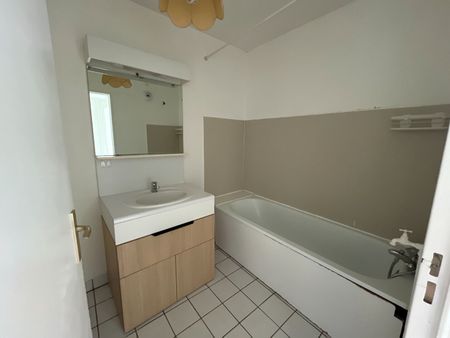 Location Appartement 3 pièces 65m² LILLE 59000 - Photo 5