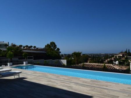 4 bedroom luxury Villa for rent in Marbella, Andalusia - Photo 4