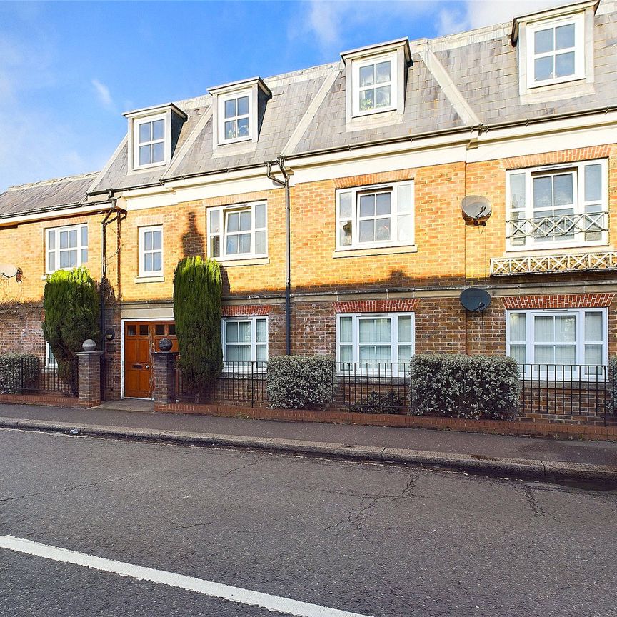 Station Road Hampton - 1 bedroomProperty for lettings - Chasebuchanan - Photo 1