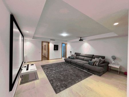 6 bedroom luxury Villa for rent in Estepona, Spain - Photo 3