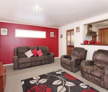 IN THE HEART OF CRAIGIEBURN! - Photo 4