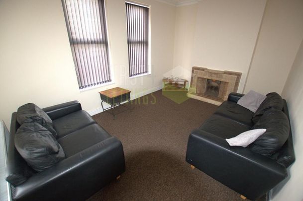 4 bedroom terraced house to rent - Photo 1