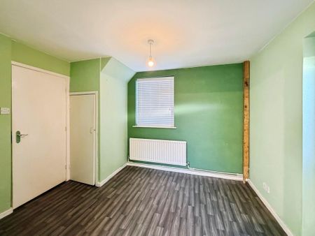 3 bedroom end of terrace house to rent - Photo 4