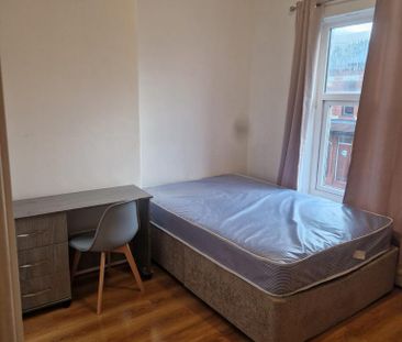 3 bedroom terraced house to rent - Photo 6