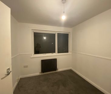 2 Bed Maisonette, Cheriton Court, SE25 - Photo 2