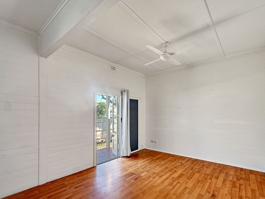 Charming Byron Beach House in the Heart of Town - Photo 1