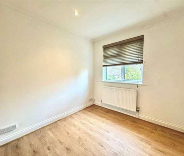 Sumner Road, Farnham, Surrey, GU9 - Photo 4