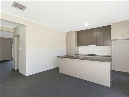 Modern 3-Bedroom Townhouse in the Heart of Largs North - Photo 5