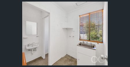 Open the Door to Coastal Comfort - Photo 2