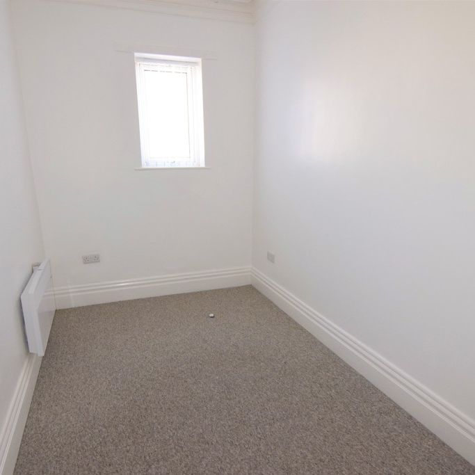 To Let 1 Bed Apartment - Photo 1