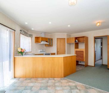 A Cosy 3BR Home in Terrace End! - Photo 3