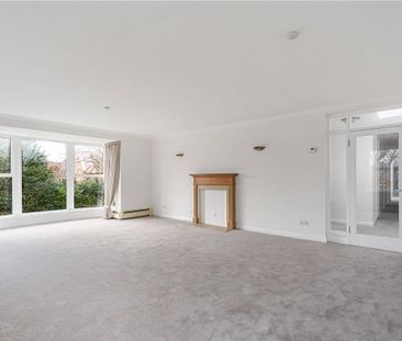 A newly decorated top floor apartment offering light and spacious a... - Photo 3