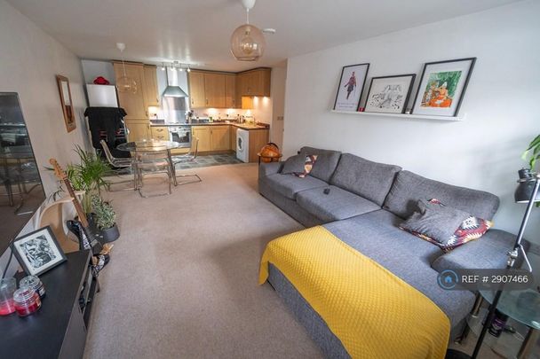 2 bedroom flat to rent - Photo 1