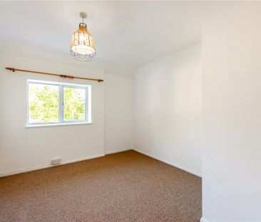 3 bedroom parking to rent - Photo 3