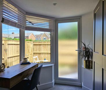 Brand New, High Quality Ensuite Double Rooms for Professionals – Id... - Photo 3